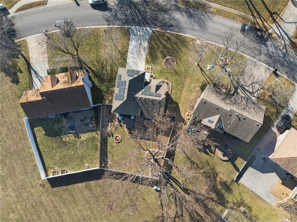 716 NE Thames Drive — photo 28