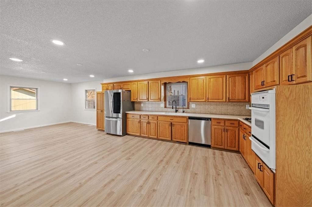 6805 N Wayne Avenue — photo 10
