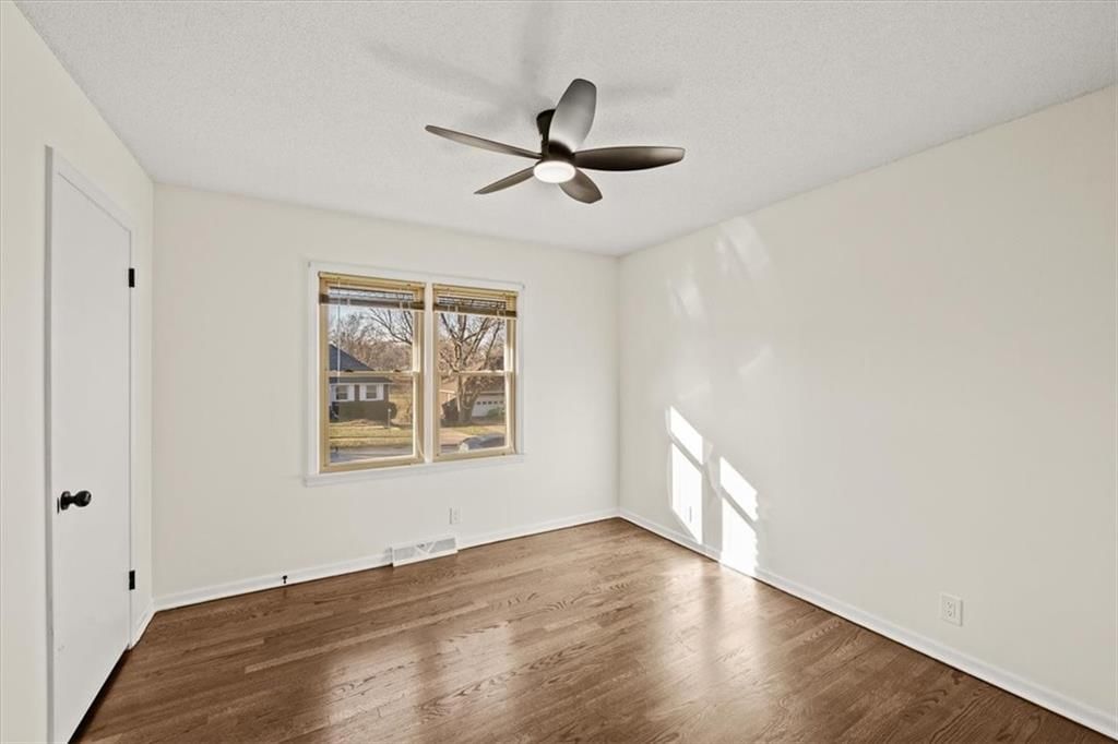 6805 N Wayne Avenue — photo 15