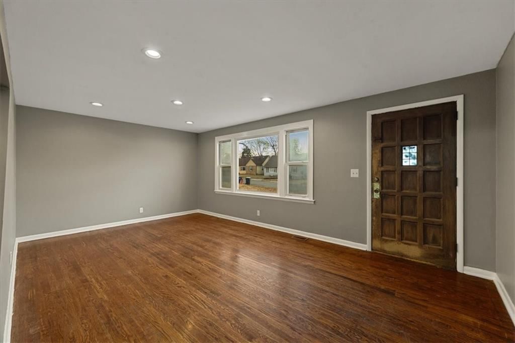 3823 E 71st Street — photo 5