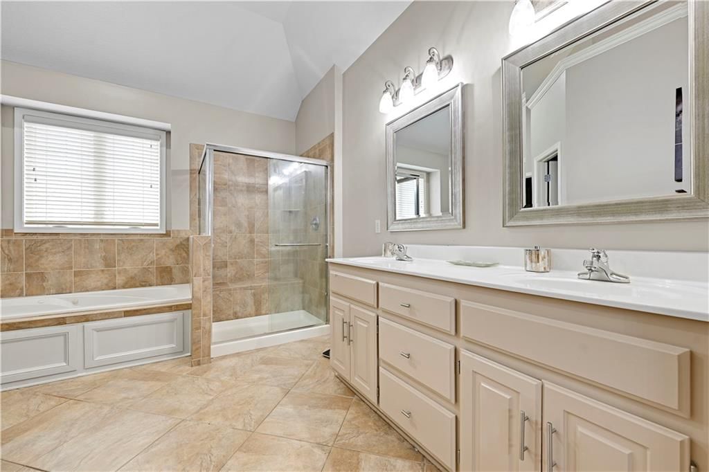 9008 N Lewis Avenue — photo 17