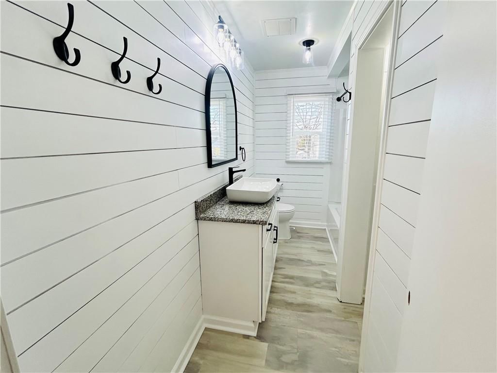 716 N college Street — photo 15