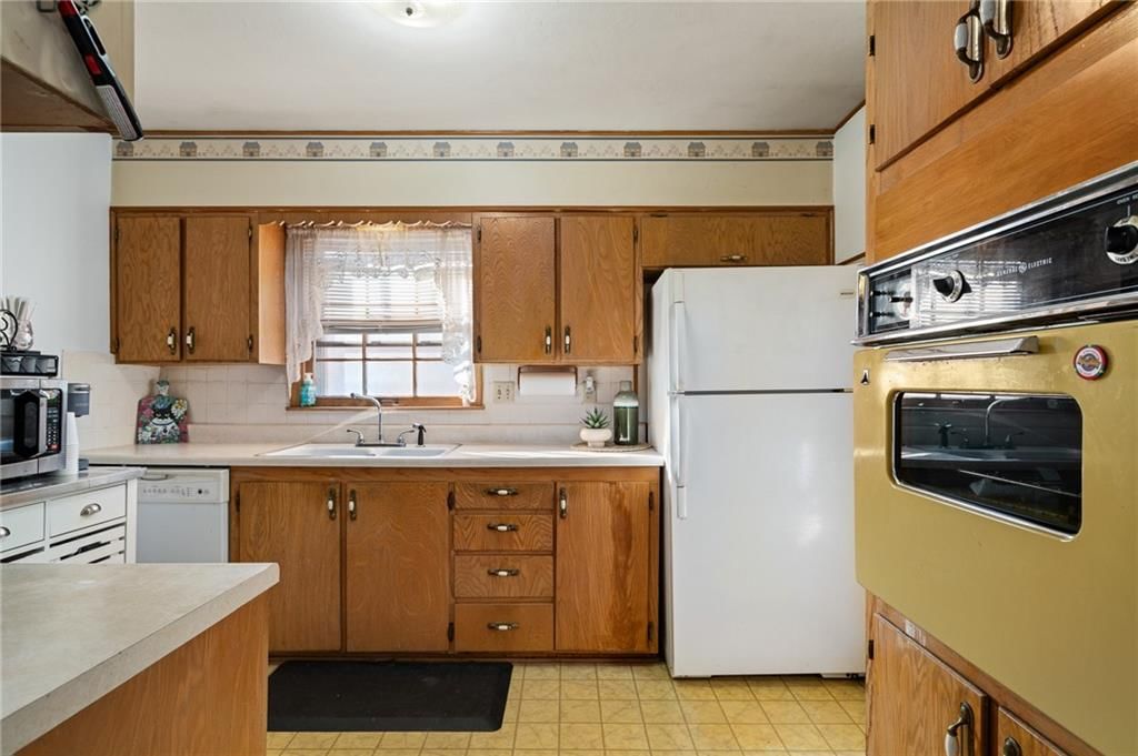 12128 E 49th Street — photo 8