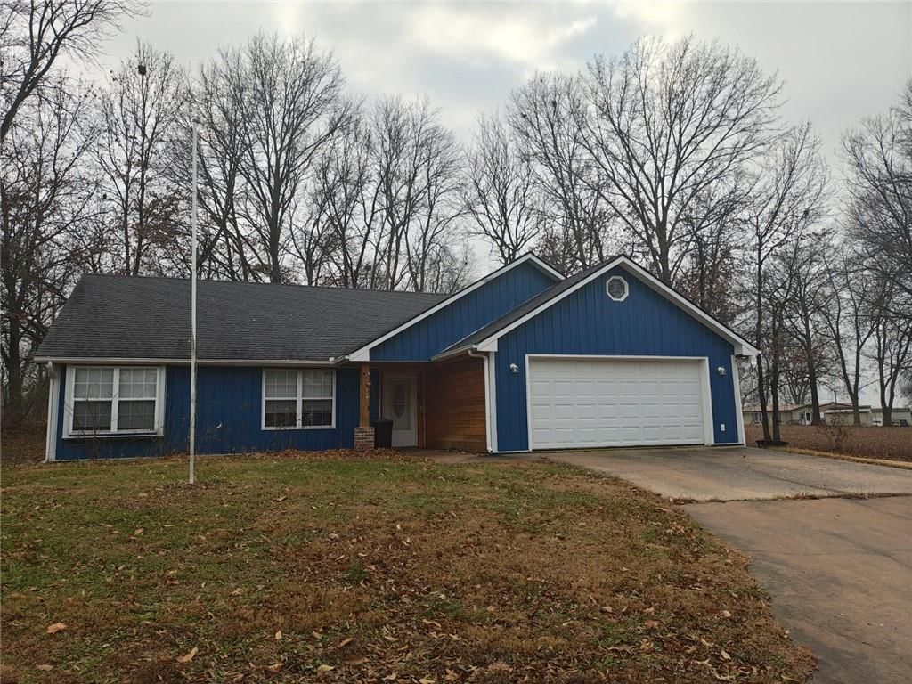 101 WOODLAWN Place, Windsor, MO