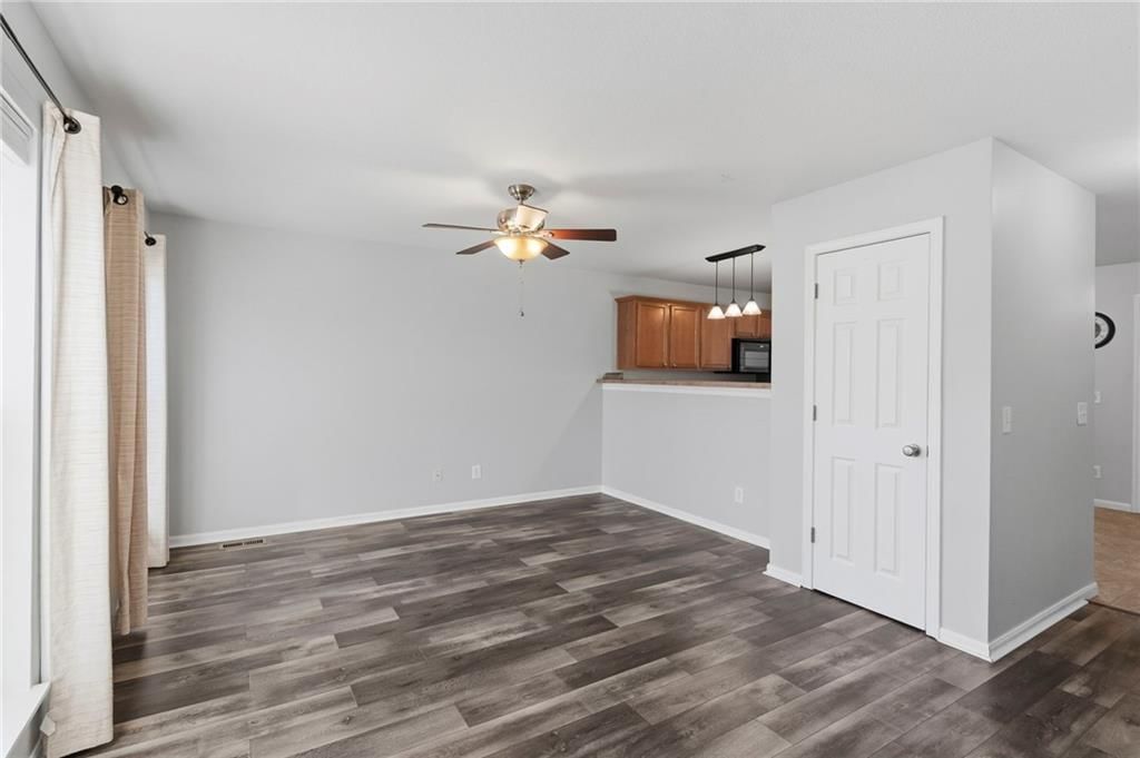 8154 N Oakley Avenue — photo 6