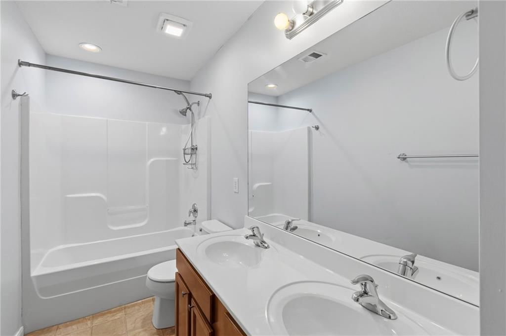 8154 N Oakley Avenue — photo 16