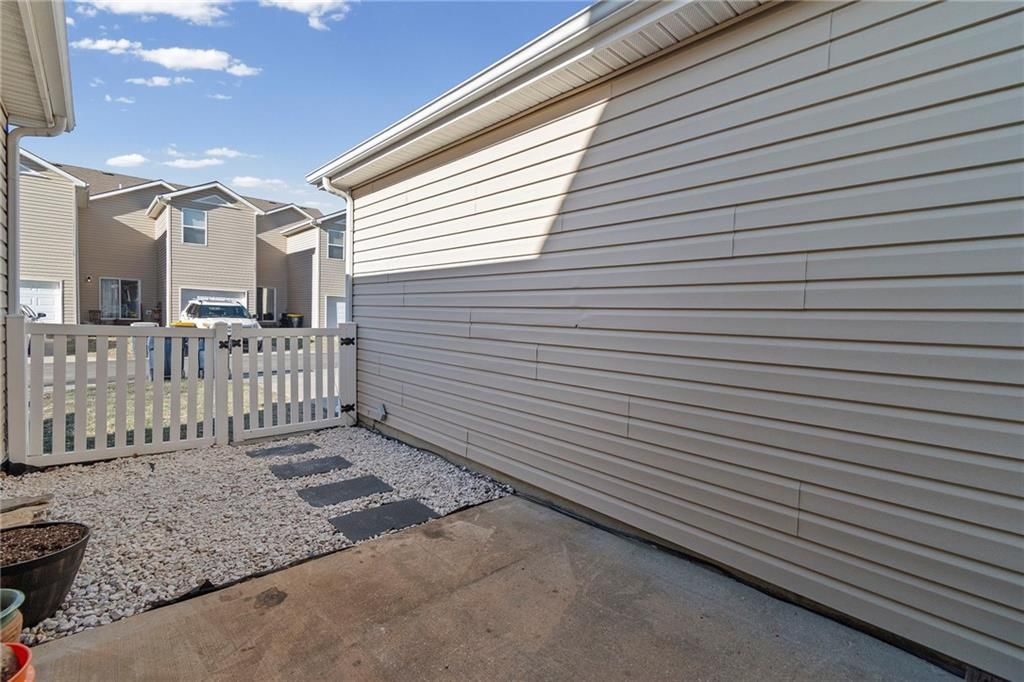8154 N Oakley Avenue — photo 24