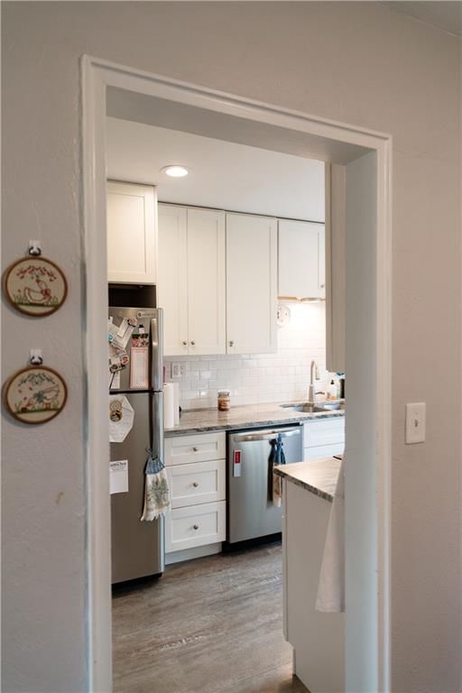 6445 Parkview Avenue — photo 8