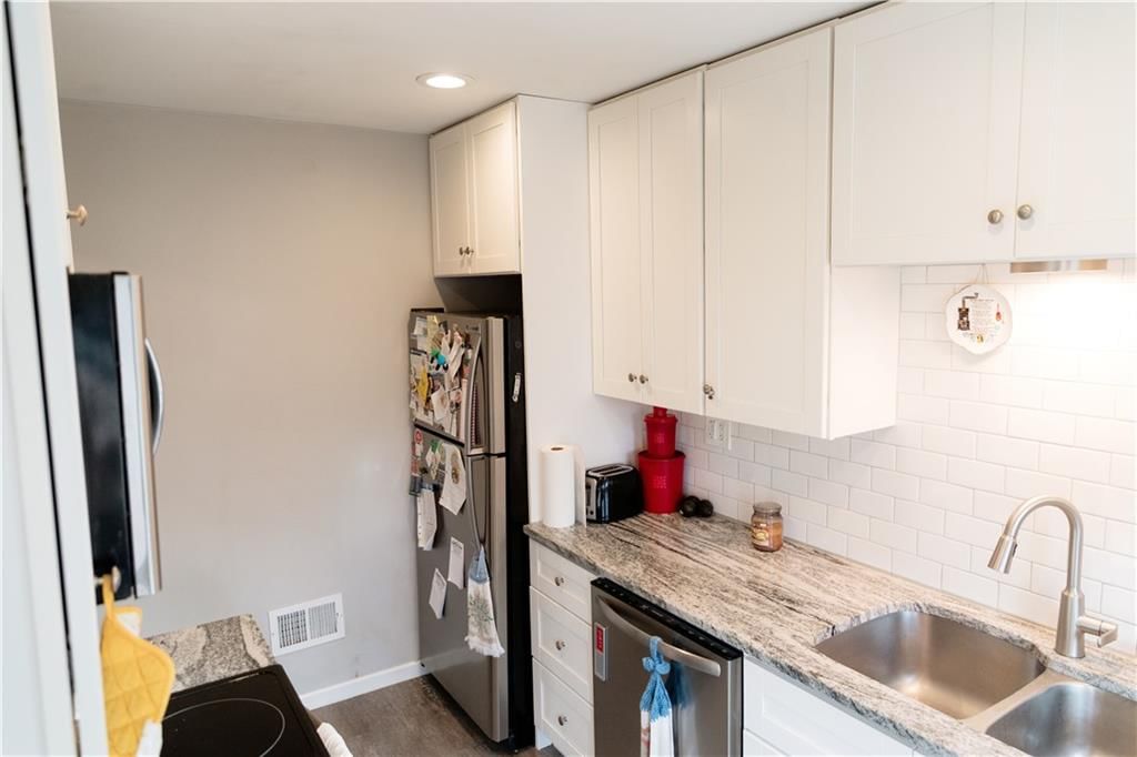6445 Parkview Avenue — photo 9