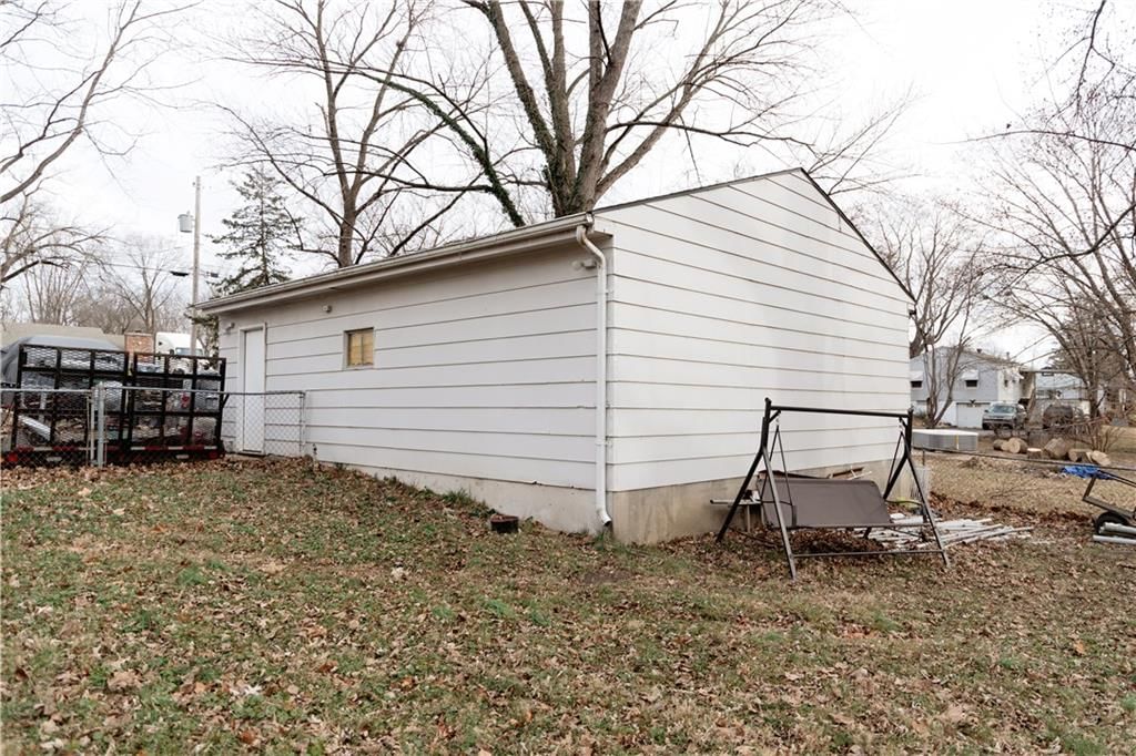 6445 Parkview Avenue — photo 32