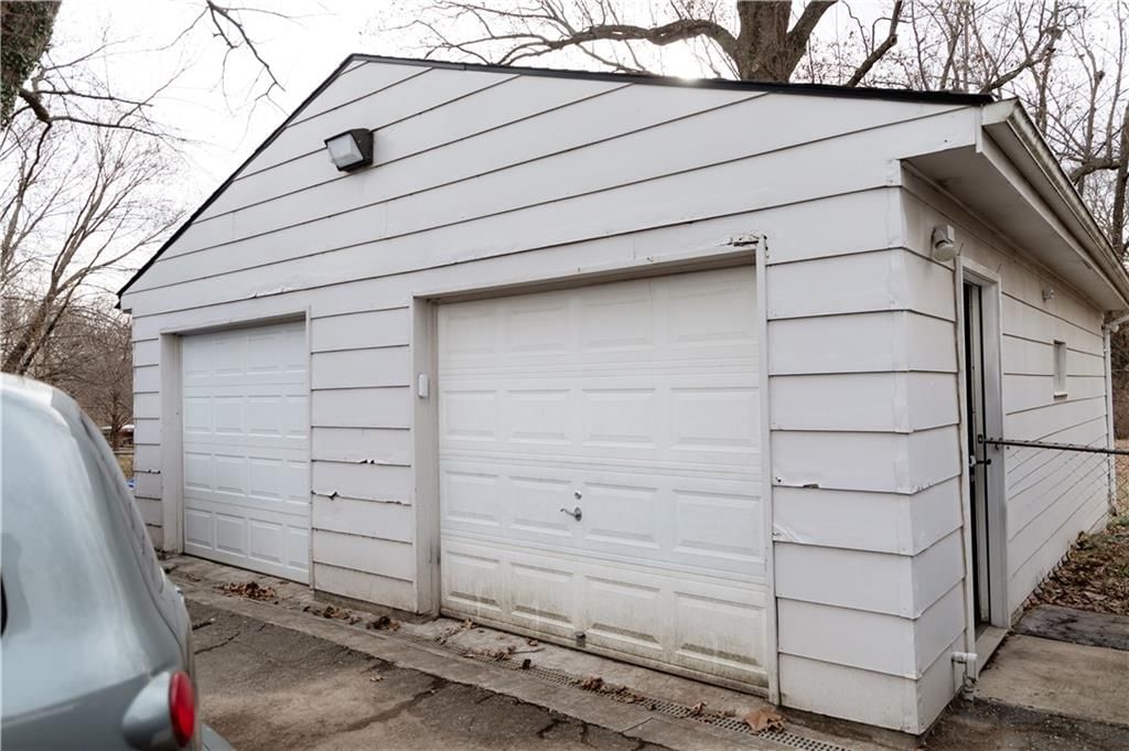 6445 Parkview Avenue — photo 35