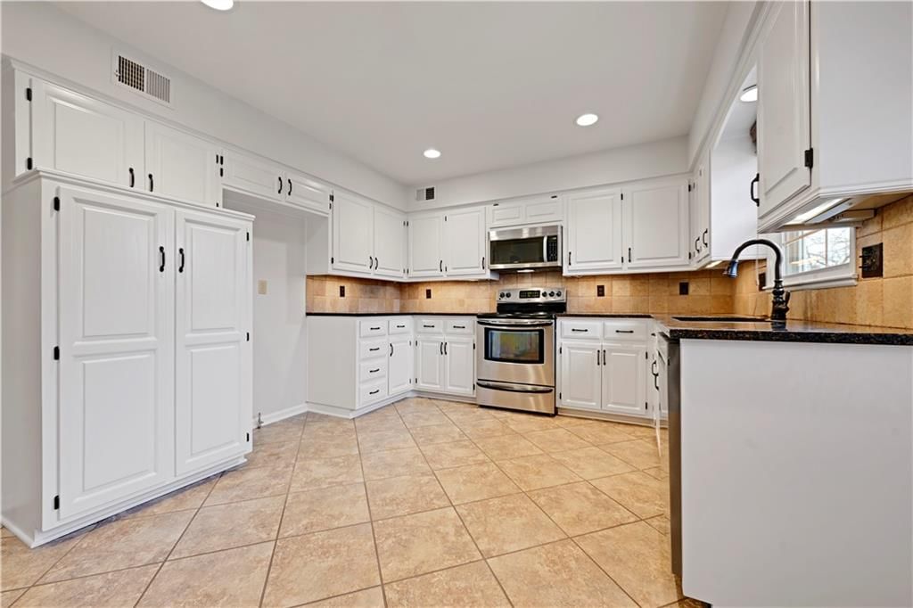 10505 King Street — photo 12