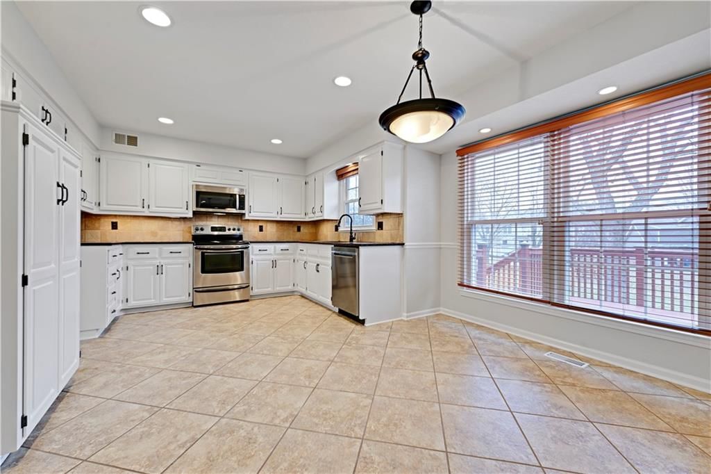 10505 King Street — photo 14