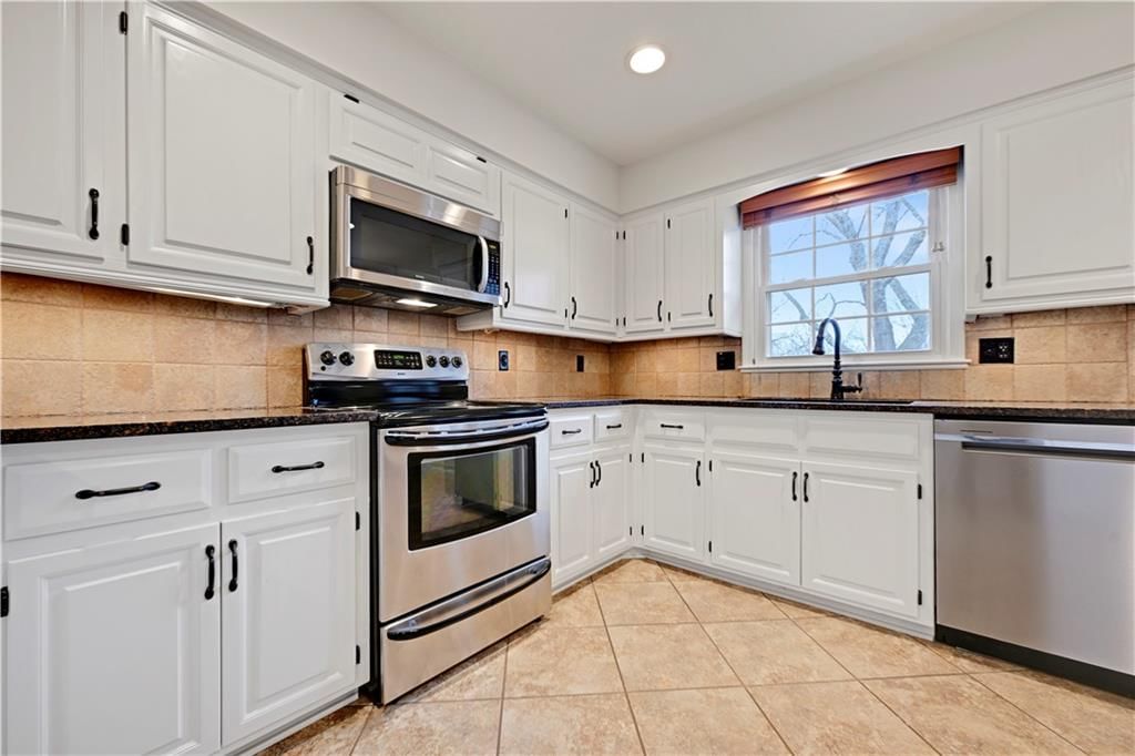 10505 King Street — photo 16