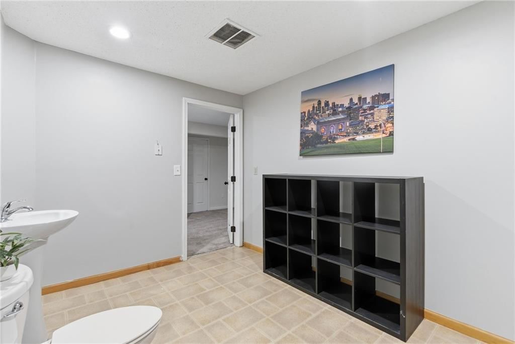 4705 Chouteau Street — photo 28