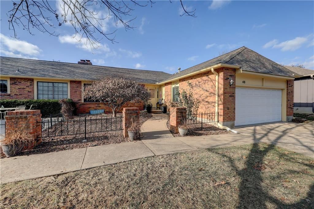48 HOLLY Drive, Olathe, KS