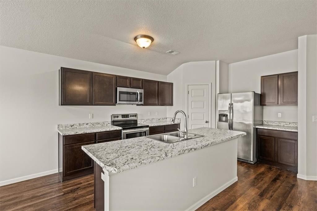 21814 Franklin Street — photo 10