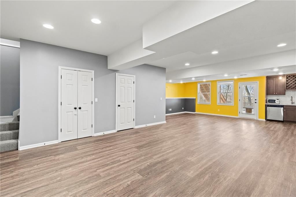 9708 N Laurel Avenue — photo 28