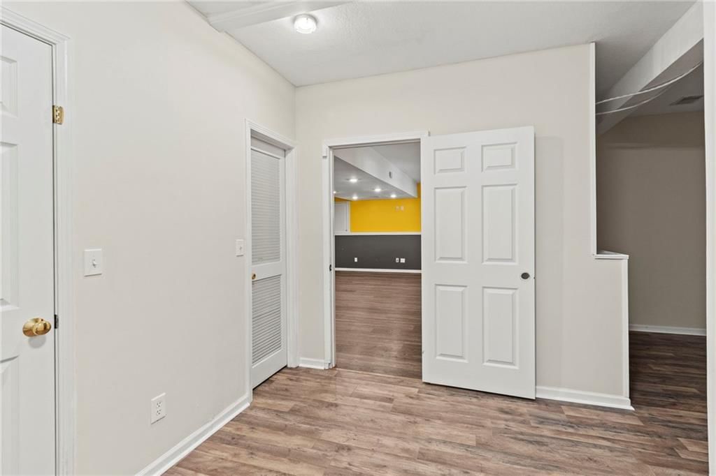 9708 N Laurel Avenue — photo 34