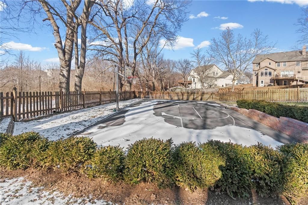 9708 N Laurel Avenue — photo 41