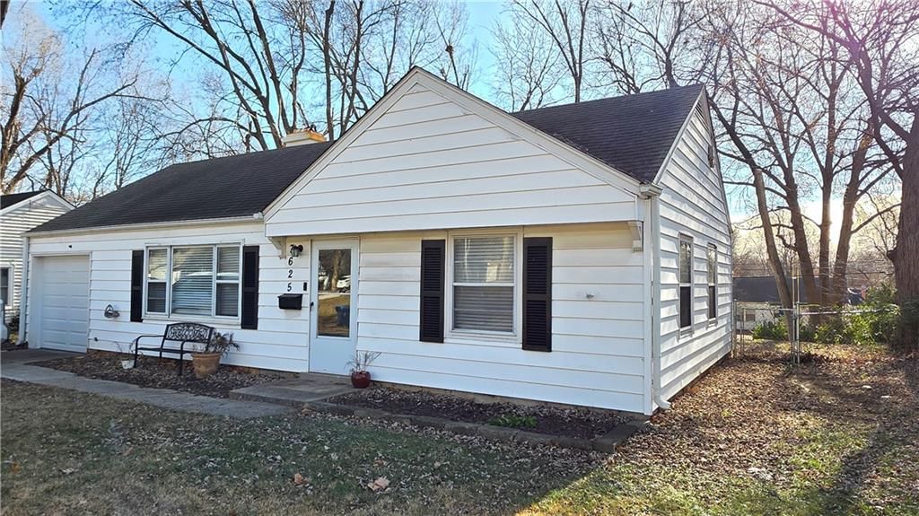 7625 Rainbow Drive, Prairie Village, KS