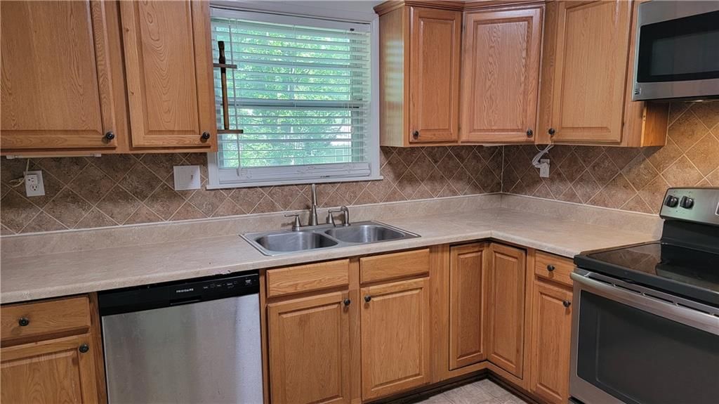 7625 Rainbow Drive — photo 2
