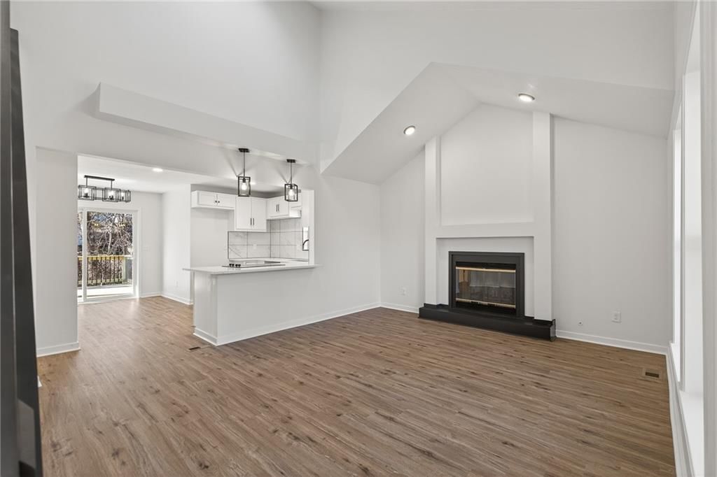 8528 N Virginia Avenue — photo 4