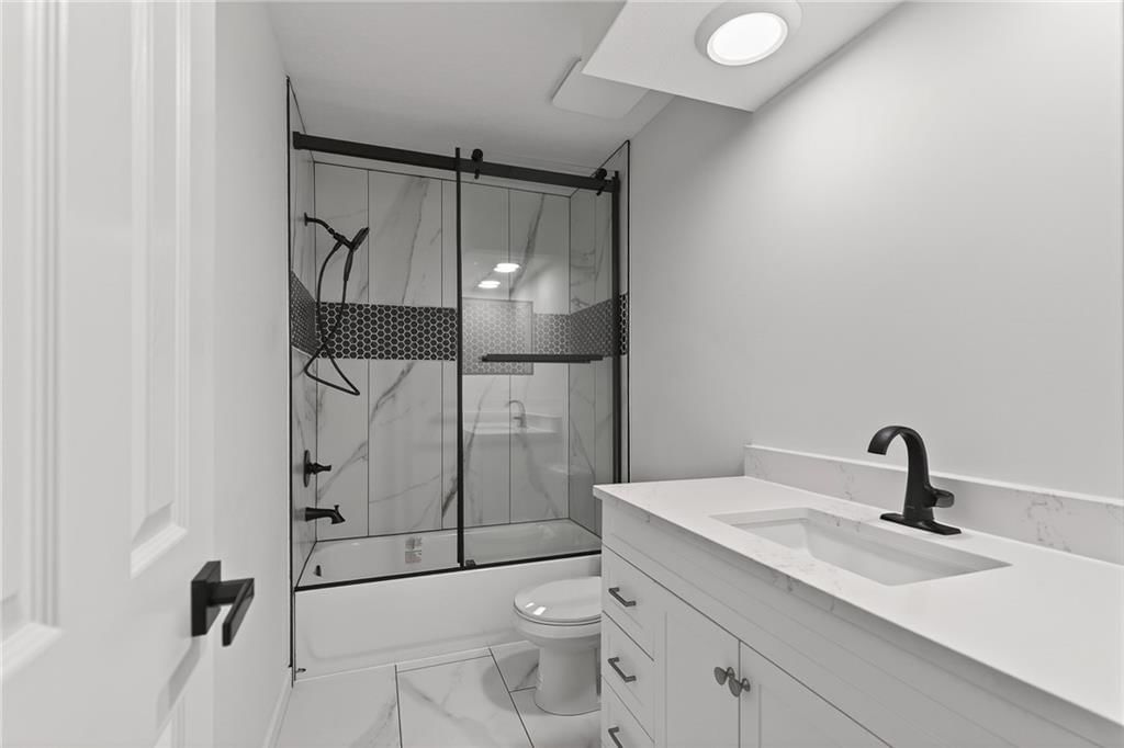 8528 N Virginia Avenue — photo 19