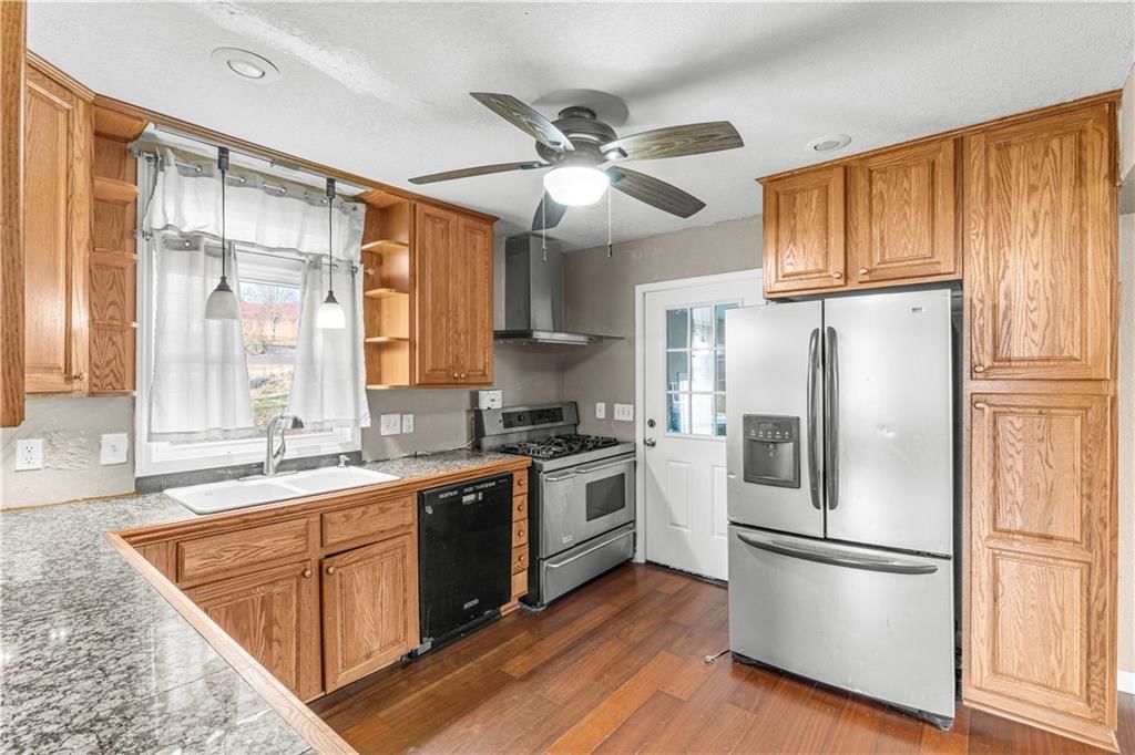 7940 Metropolitan Avenue — photo 4