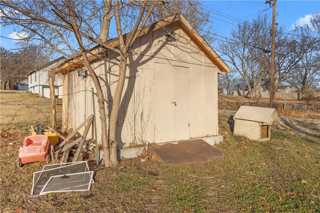 7940 Metropolitan Avenue — photo 14