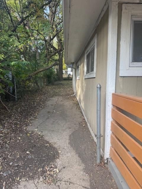 1340 S EMERY Avenue — photo 2