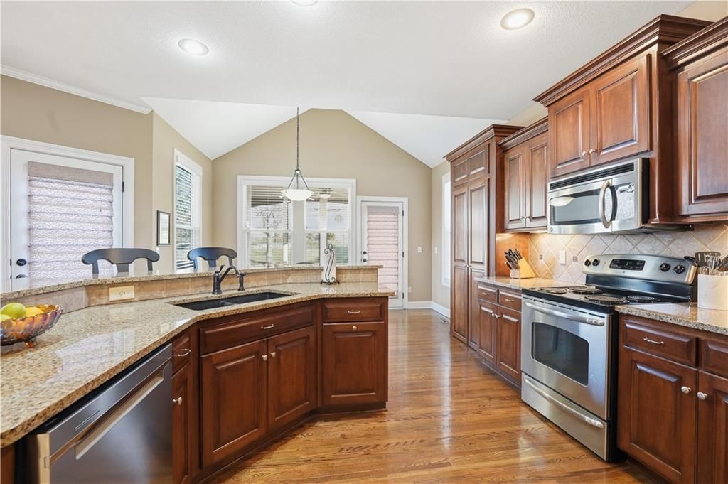10229 N Avalon Avenue — photo 15
