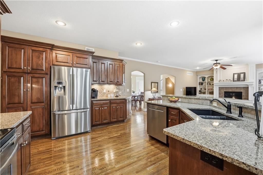 10229 N Avalon Avenue — photo 16