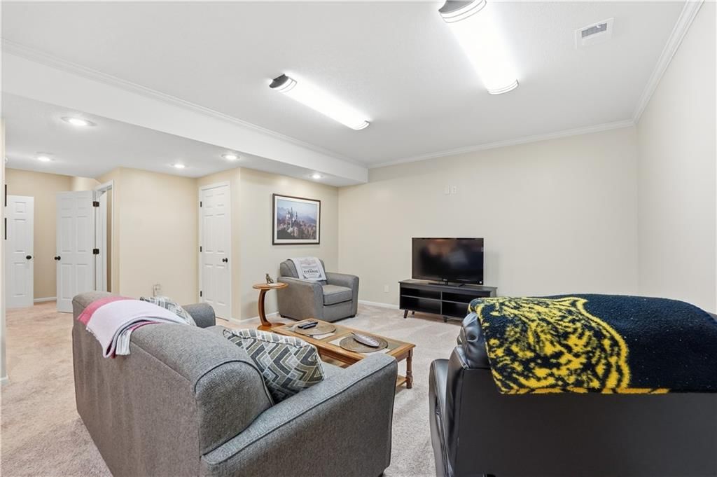 10229 N Avalon Avenue — photo 46