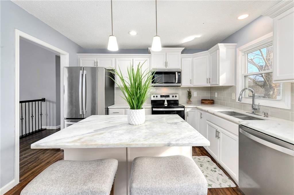 15709 W 127th Terrace — photo 9