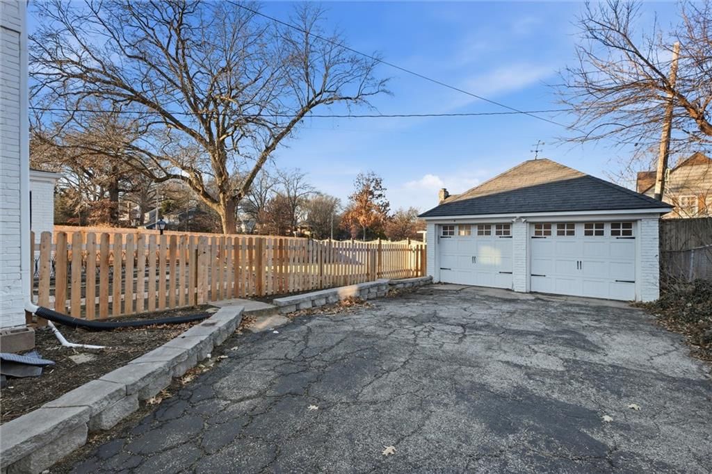 7051 Ward Parkway — photo 37