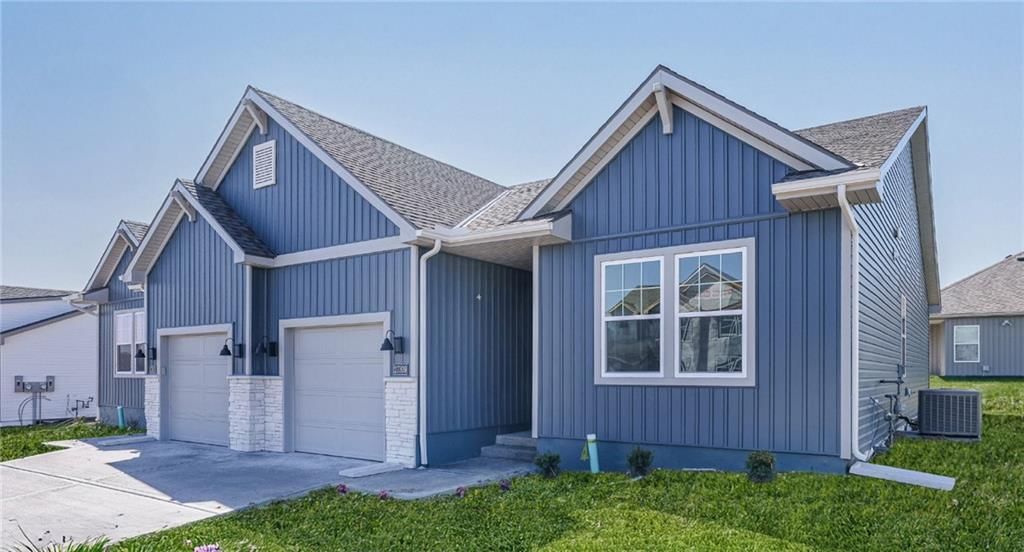 27309 Acacia Drive, Lee's Summit, MO