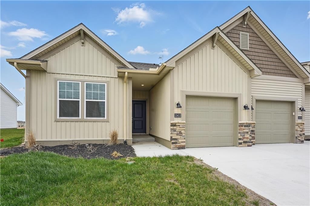 27311 Acacia Drive, Lee's Summit, MO