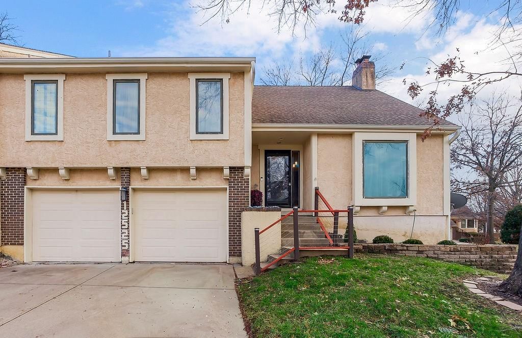 12525 W 85th Terrace, Lenexa, KS