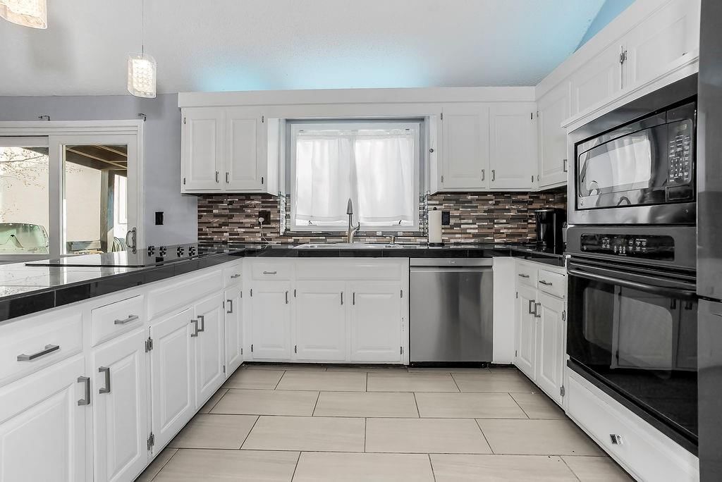 12525 W 85th Terrace — photo 9