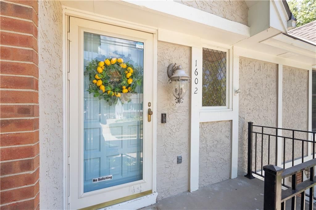 1602 NW Weatherstone Lane — photo 2