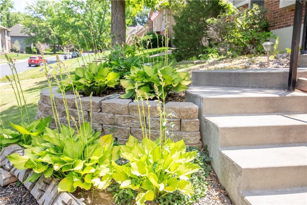 1602 NW Weatherstone Lane — photo 3