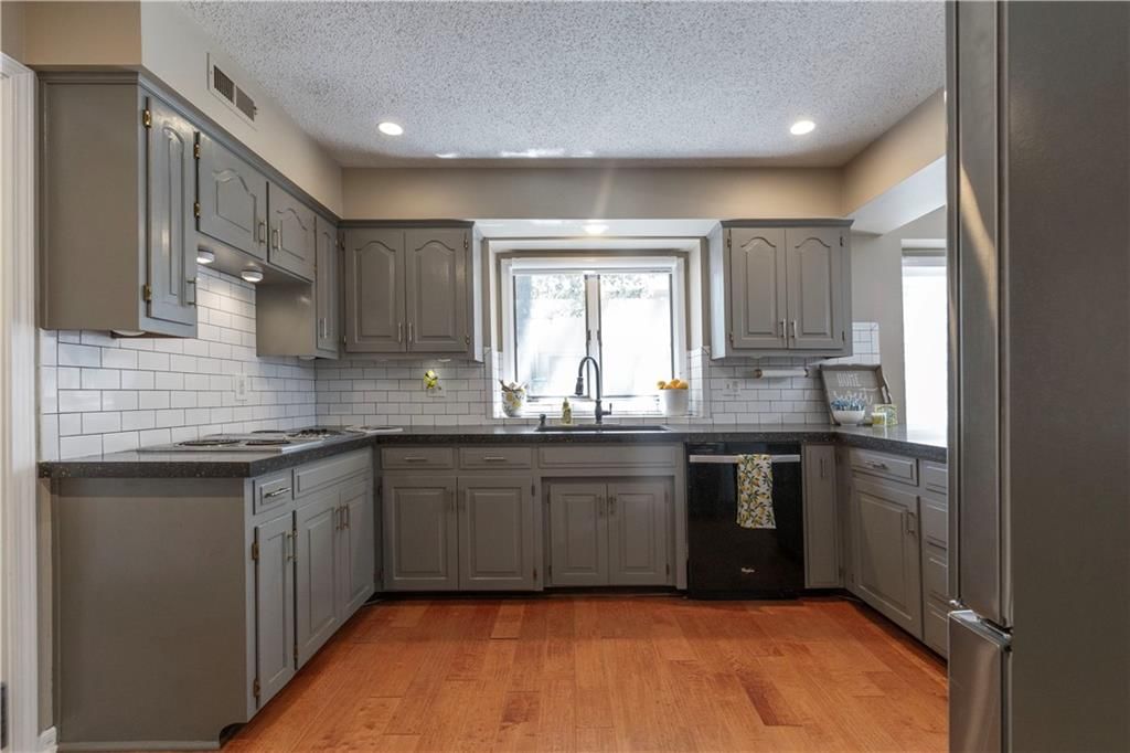 1602 NW Weatherstone Lane — photo 14
