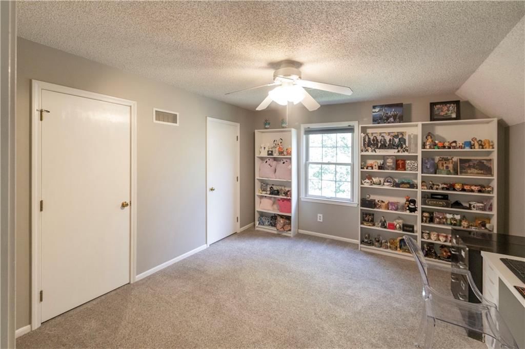 1602 NW Weatherstone Lane — photo 31