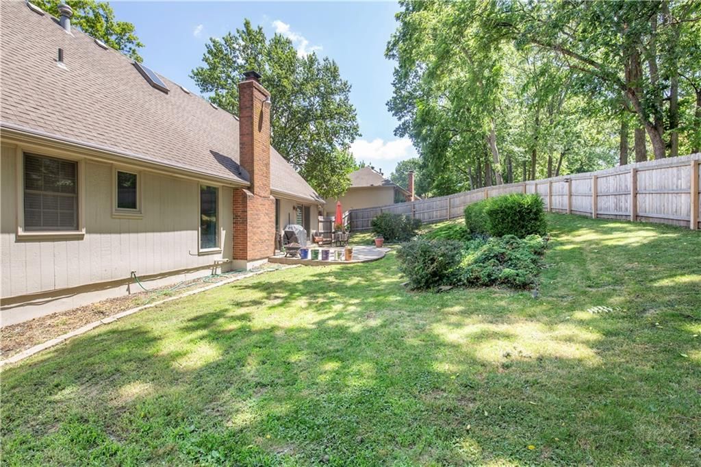 1602 NW Weatherstone Lane — photo 38