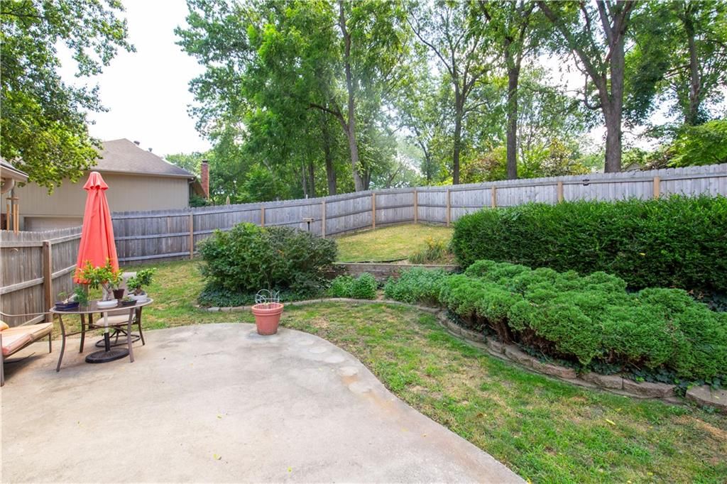1602 NW Weatherstone Lane — photo 39