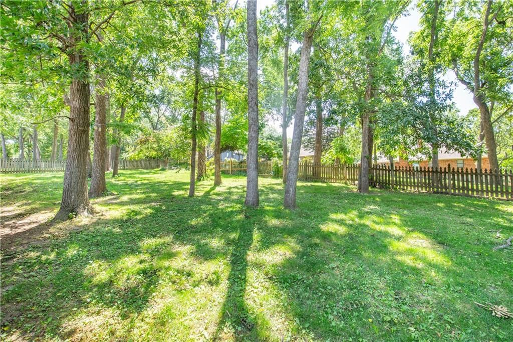 1602 NW Weatherstone Lane — photo 42
