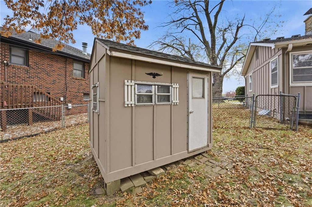 4411 Sterling Avenue — photo 36