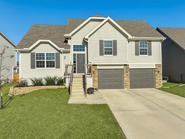 725 Connor Street — photo 1
