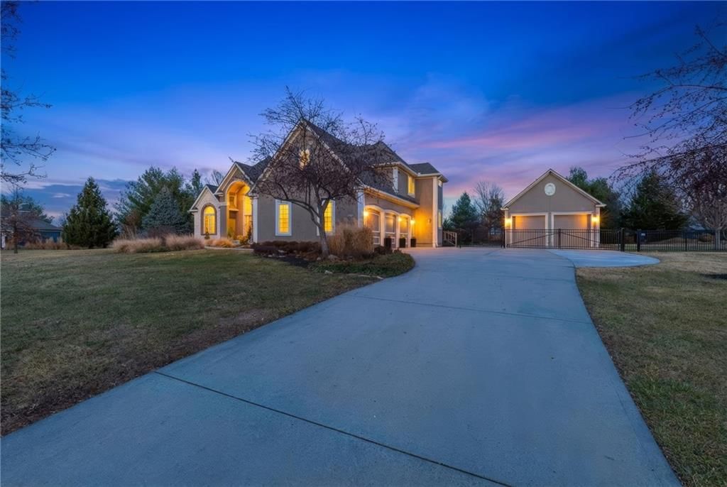 18125 Windsor Drive, Stilwell, KS